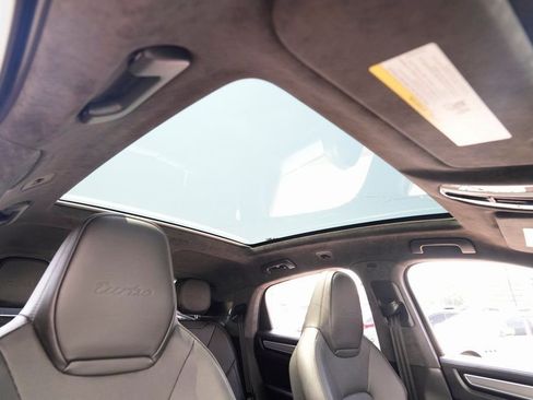 Used 2022 Porsche Cayenne Turbo image 28