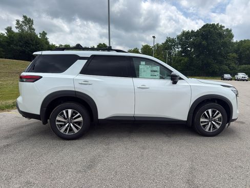 New 2026 Nissan Pathfinder SL AWD/4WD image 4