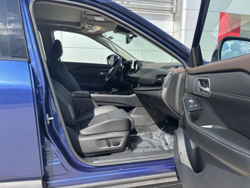 Used 2023 Nissan Rogue Platinum image 16