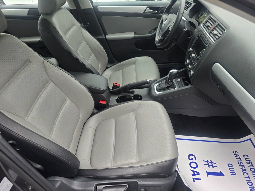 Used 2014 Volkswagen Jetta Hybrid Sedan FWD image 18