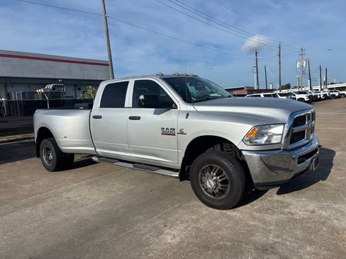 Used 2018 RAM 3500 Tradesman w/ Chrome Appearance Group AWD/4WD image 4