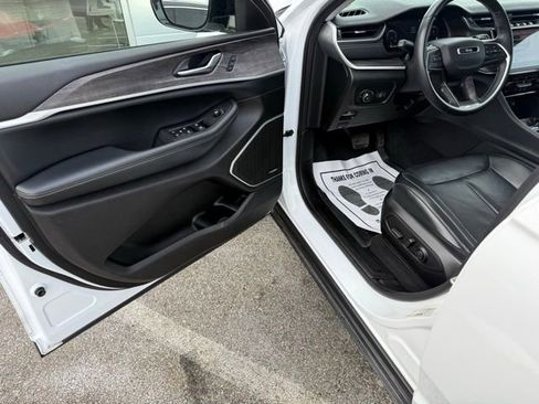 Used 2022 Jeep Grand Cherokee L Limited image 14