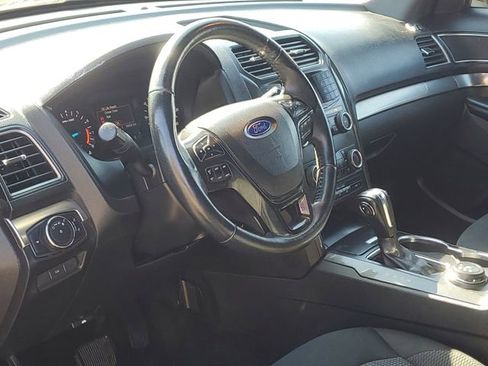Used 2018 Ford Explorer XLT AWD/4WD image 21
