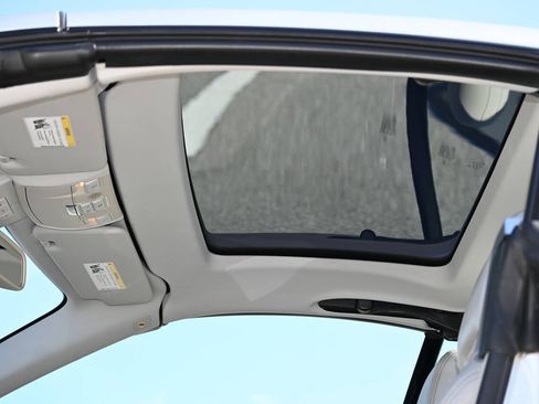 Used 2013 Mercedes-Benz SL 550 image 22