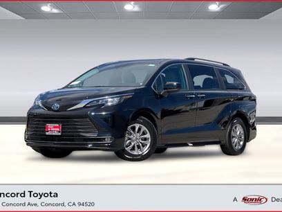 Used 2025 Toyota Sienna XLE