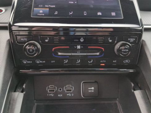 Used 2025 Jeep Grand Cherokee Laredo w/ Luxury Tech Group I AWD/4WD image 31
