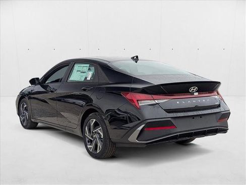 New 2025 Hyundai Elantra SEL image 8