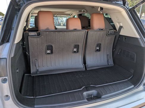 Used 2024 Nissan Pathfinder Platinum FWD image 30