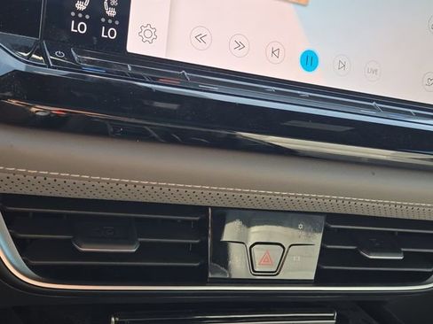 Used 2024 Volkswagen Atlas Cross Sport SEL R-Line image 25