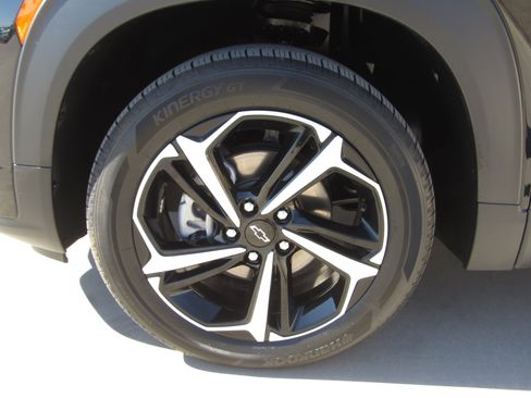 Used 2023 Chevrolet TrailBlazer RS w/ Sun and Liftgate Package AWD/4WD image 4