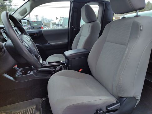 Used 2018 Toyota Tacoma SR image 10