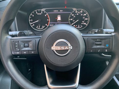Used 2024 Nissan Rogue SV AWD/4WD image 13