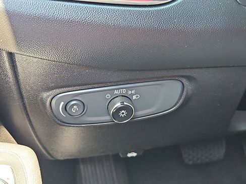 Certified 2018 Chevrolet Equinox LT FWD image 17