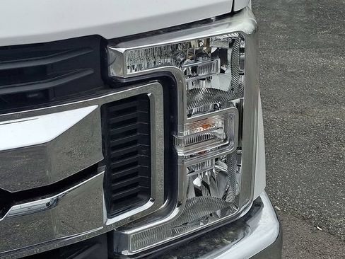Used 2019 Ford F250 XL w/ STX Appearance Package RWD image 9