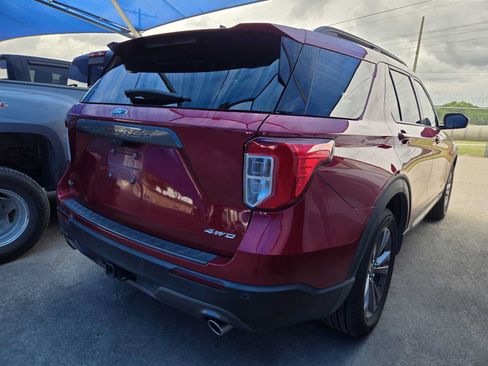 Used 2022 Ford Explorer XLT w/ Equipment Group 202A AWD/4WD image 4