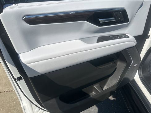 Used 2025 Chevrolet Tahoe Premier image 28