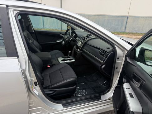 Used 2012 Toyota Camry SE image 16