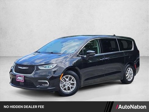Used 2023 Chrysler Pacifica Touring-L FWD image 1