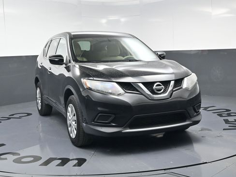 Used 2015 Nissan Rogue S w/ S Family Package image 3