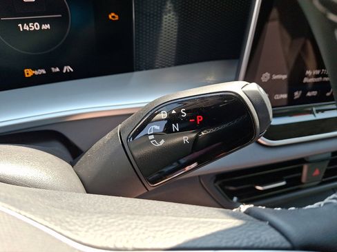 New 2026 Volkswagen Tiguan SE AWD/4WD image 11