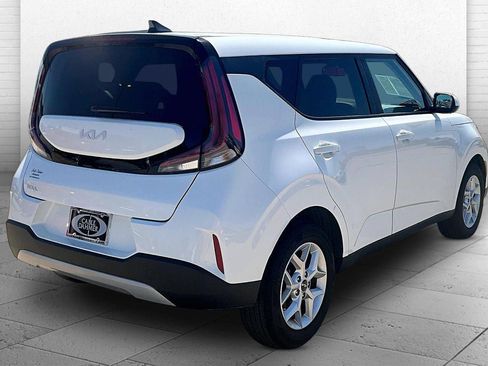Used 2025 Kia Soul LX FWD image 5