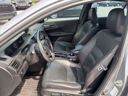 Used 2017 Honda Accord Sport Special Edition image 2