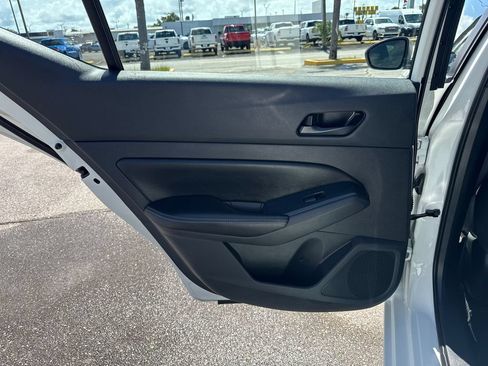 Used 2025 Nissan Altima 2.5 SV FWD image 12