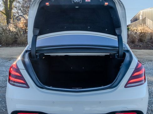 Used 2020 Mercedes-Benz S 560 Sedan w/ AMG Line Exterior image 9