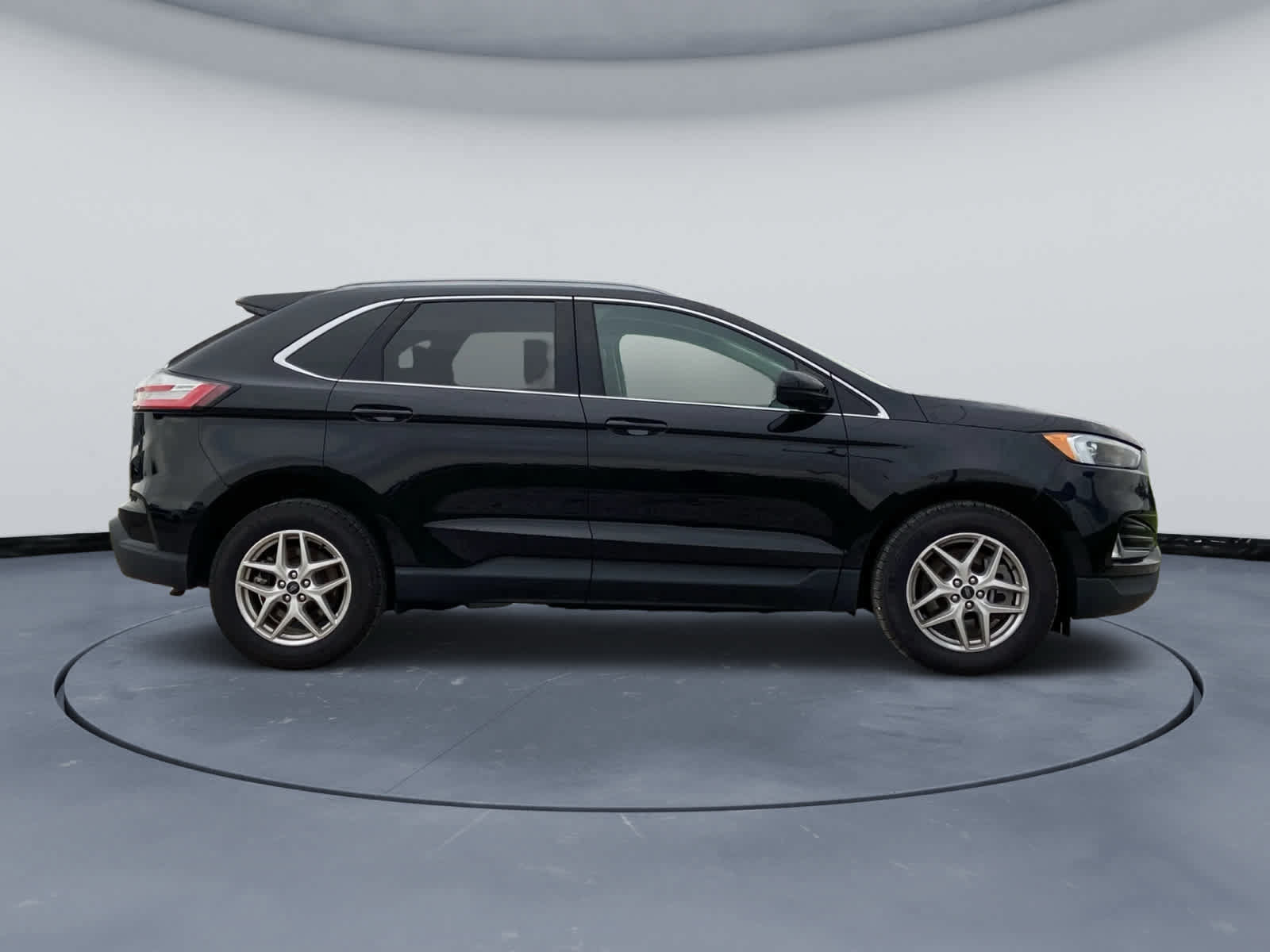 Used 2024 Ford Edge SEL w/ Convenience Package AWD/4WD image 4