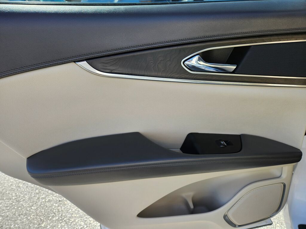 Used 2017 Lincoln MKX Reserve w/ Lincoln MKX Climate Package FWD image 14