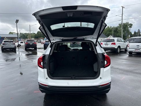 Used 2023 GMC Terrain SLE w/ Driver Convenience Package image 10