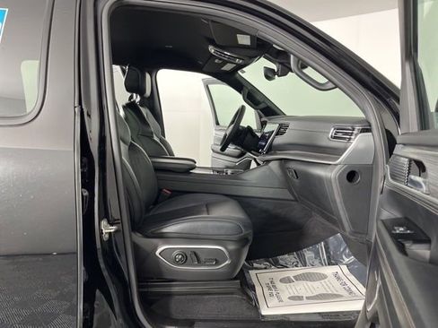 Used 2024 Jeep Wagoneer Series II w/ Flexible Seating Group RWD image 37