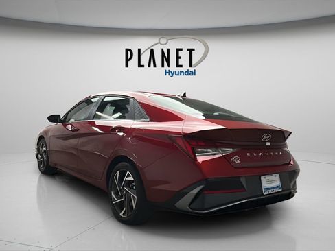 Used 2025 Hyundai Elantra SEL image 6