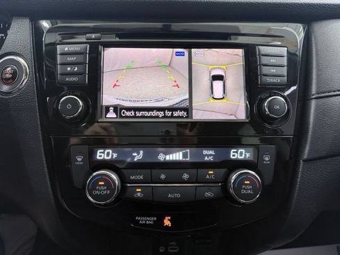 Used 2018 Nissan Rogue SV w/ Premium Package FWD image 28
