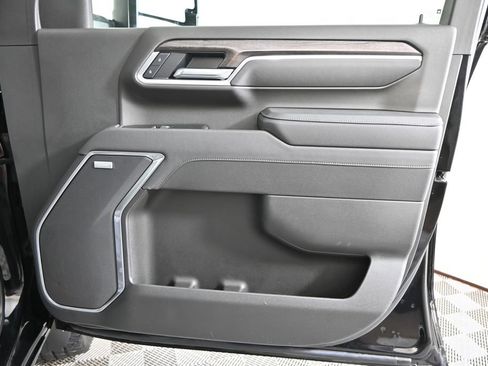Used 2025 Chevrolet Silverado 3500 LTZ w/ LTZ Convenience Package AWD/4WD image 13