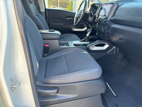 Used 2024 Nissan Frontier SV image 13