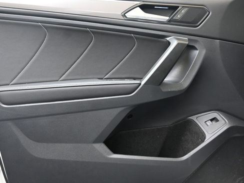 Used 2024 Volkswagen Tiguan SE R-Line image 23