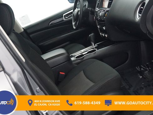 Used 2020 Nissan Pathfinder SV image 8