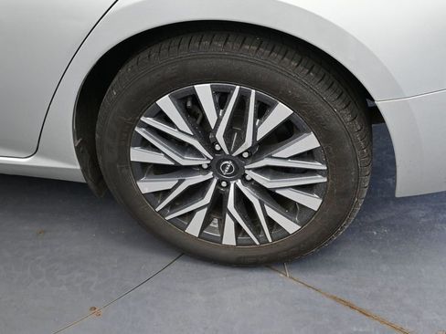 Used 2023 Nissan Altima 2.5 SV FWD image 14