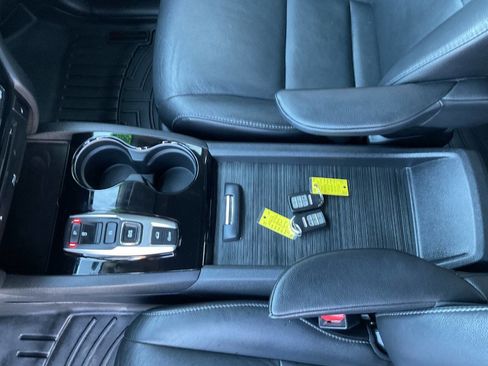 Used 2020 Honda Pilot Touring image 27