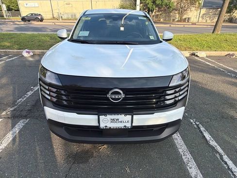 Used 2025 Nissan Kicks SV AWD/4WD image 2