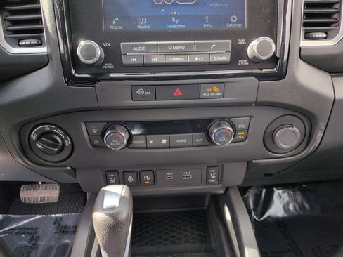 Used 2024 Nissan Frontier SV w/ SV Convenience Package image 13
