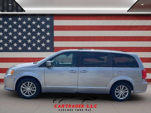Used 2020 Dodge Grand Caravan SXT FWD image 2