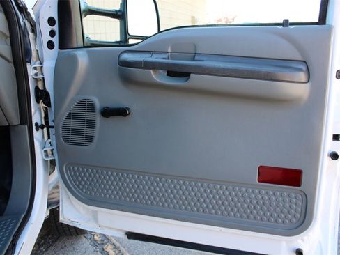 Used 2004 Ford F450 XL image 26