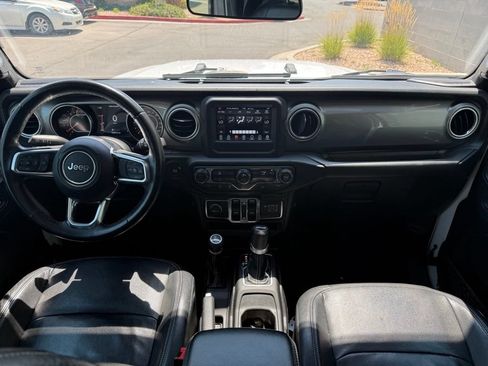 Used 2018 Jeep Wrangler Unlimited Sahara AWD/4WD image 15