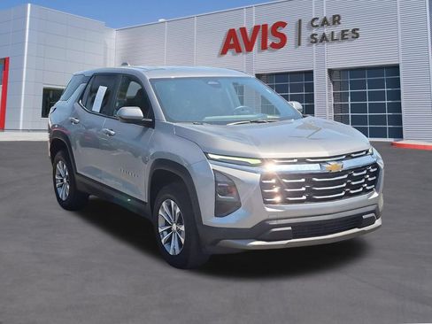 Used 2025 Chevrolet Equinox LT FWD image 3