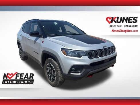 Used 2025 Jeep Compass Trailhawk AWD/4WD image 4