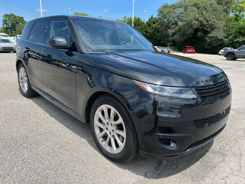 Used 2025 Land Rover Range Rover Sport SE AWD/4WD image 3