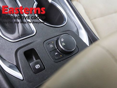 Used 2023 Chevrolet Traverse LS image 21