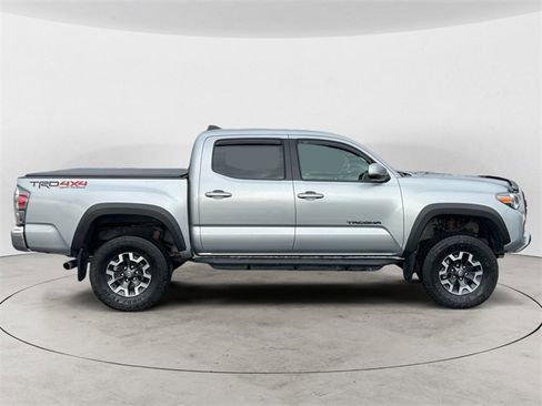 Used 2022 Toyota Tacoma TRD Off-Road image 6